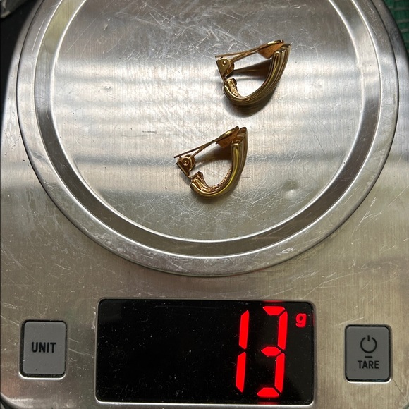 🖤KJL satin Goldtone clip earrings - Picture 8 of 11